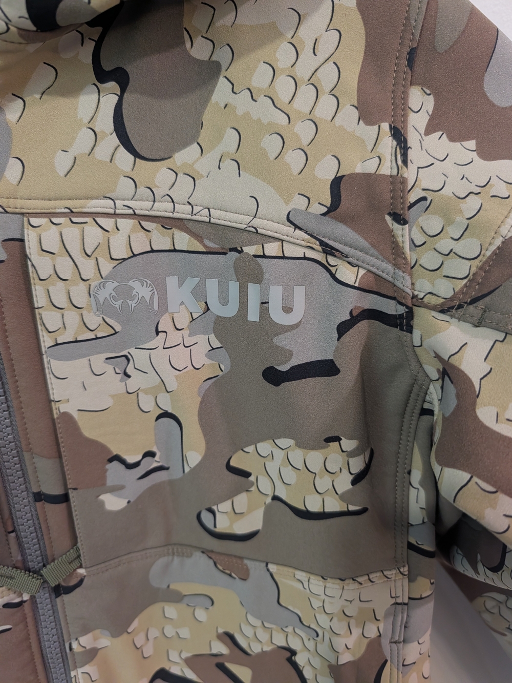 Kuiu Kids' Camo Hooded Jacket - Olive/Tan Size Small (7-8) - Picture 2 of 11